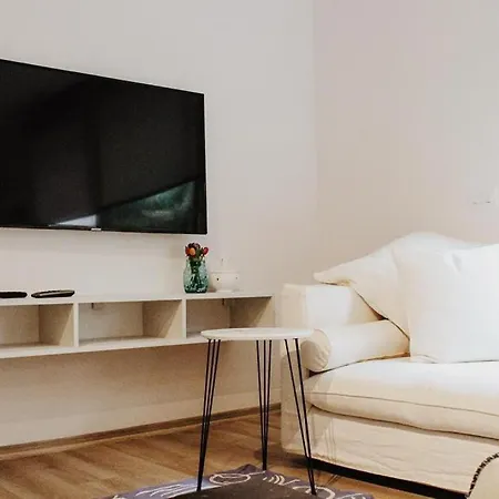 Newly Renovated, 1-bedroom House Apartment
